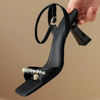 Женские шелковые босоножки на тонком высоком каблуке с узкой лентой на щиколотке, украшенные кристаллами, элегантные женские вечерние платья-лодочки, летняя обувь