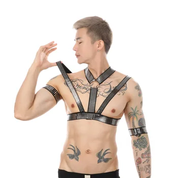 Мужские сексуальные мускулы Демонстрируют Большую грудь с металлическим кольцом, обтягивающую одежду с блестками, ремни с блестками, одежда Oubendi